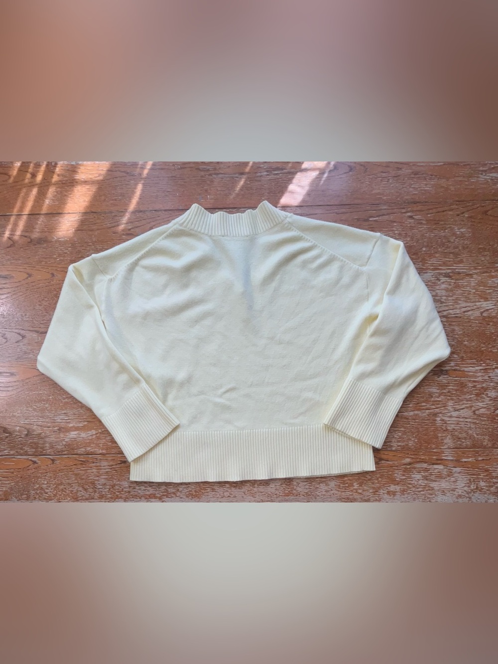 Rachel Zoe Pale Yellow soft V-Neck Sweater Size Large - Picture 2 of 5